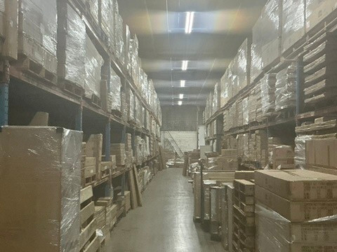 Warehouse aisle lighting
